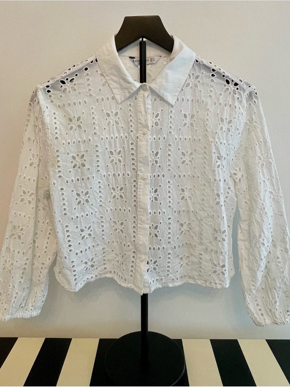 Stradivarius White Eyelet Button-Up Cropped Shirt M